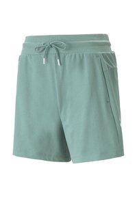 Světle zelené šortky vyrobené z měkké tkaniny; mají elastický pas s šňůrkou, boční kapsy a jednoduchý design bez vzorů.