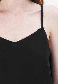 Thumbnail Image 7