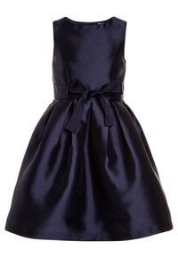 Robe en satin bleu marine avec un corps ajusté et une jupe évasée, dotée d'un nœud dans le dos et de détails plissés. Texture lisse avec un éclat.