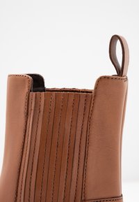 EDITED Klassiset nilkkurit - brown