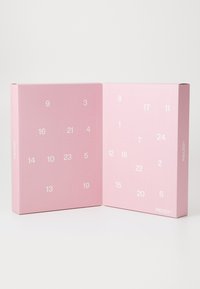 Pieces PCBELLA X-MAS CALENDAR - Kiti aksesuarai - gold-coloured/multi-coloured