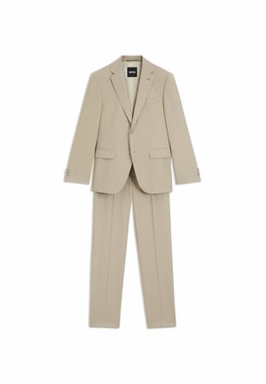 Beige kostym med en enfaldig jacka med slag och matchande byxor, tillverkad av strukturerad tyg med ett subtilt mönster.