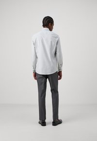 OLYMP Level Five Businesshemd - kitt