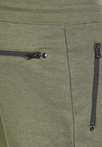 Solid SDTARAS - Shorts - green melange