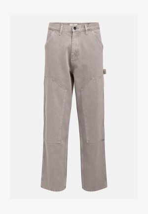 Gai pelēki kokvilnas bikses ar taisnu kāju dizainu, lielām priekšējām kabatām un pogas aizdari. Iezīmēts ar pastiprinātu šuvēm un birku jostā.