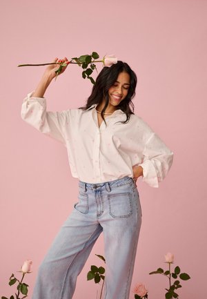 Kaffe GIULIA HEART - Chemisier - optical white w/pink hearts