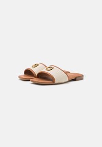 Guess TASKP - Sandalias planas - natural