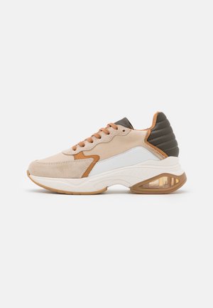 Trainers - beige