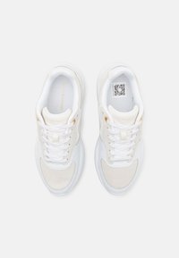 Tommy Hilfiger CHUNKY RUNNER - Baskets basses - white