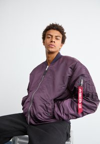 Alpha Industries UNISEX - Bomber Jacket - plum