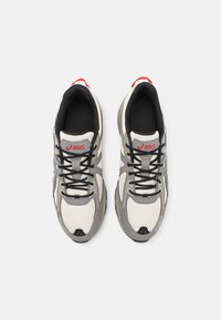 ASICS SportStyle GEL-VENTURE 6 UNISEX - Tossud - cream/black