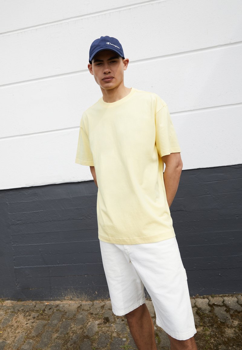 Weekday T-shirt básica - light yellow