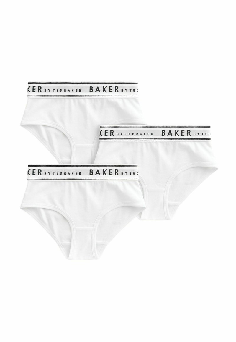 Trois paires de slips en coton blanc avec une ceinture élastique noire arborant la marque "BAKER" et "by TED BAKER". Design basique, texture lisse.