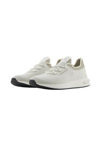 Sneakers bianchi lavorati a maglia con una tomaia texturizzata, chiusura con lacci e suola in gomma nera. Il design presenta un colletto a costine e dettagli decorati.
