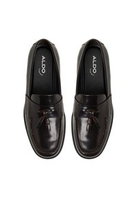 Dunkelbraune Lederloafers mit glatter Oberfläche, dekorativen Quasten, gesteppten Akzenten und einem runden Zehenbereich.
