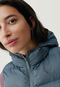 Born Living Yoga TARIK - Väst - tin