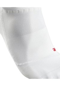 FALKE RU5 INVISIBLE RUNNING LIGHT CUSHIONING - Calze sportive - white