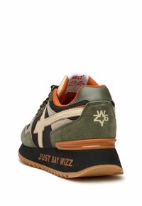 W6YZ YAK-M. - Tenisky - militärgrüne