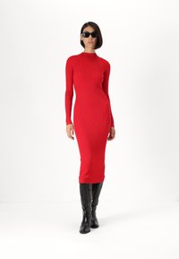 Vero Moda Tall VMWILLOW DRESS - Strikket kjole - salsa
