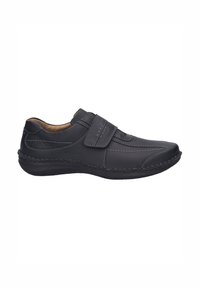Zapato de cuero negro con dos correas de velcro, punta redonda, costuras decorativas y suela texturizada para un agarre y comodidad óptimos.