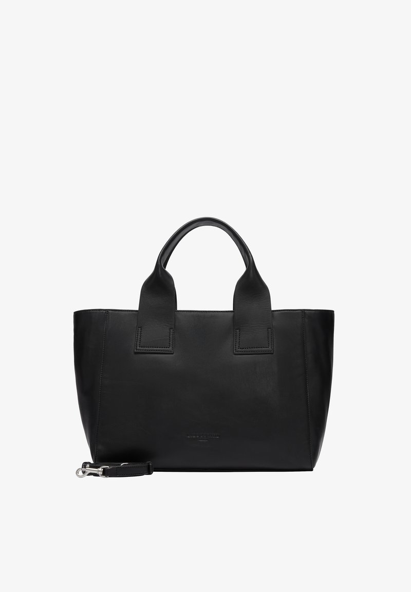 Sac tote en cuir noir avec deux courtes poignées, de forme rectangulaire, texture lisse et une bandoulière amovible. Présente un marquage minimal.