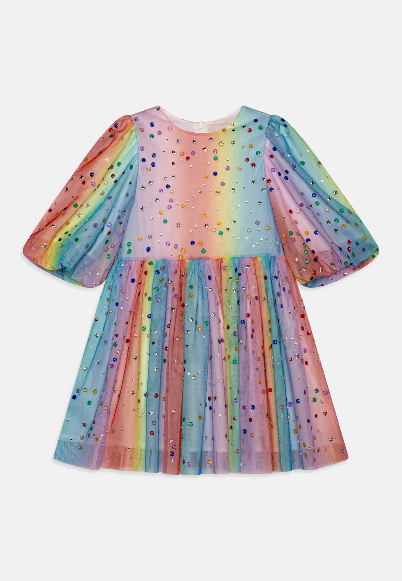 Regnbuefarget tullkjole med pufferm, dekorert med flerfargede paljetter og stjerner, med en samlet skjørt og rund utrigning.