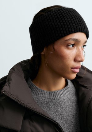 OYSHO, Cache-oreilles - black