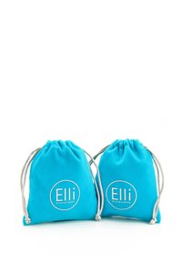 Dos bolsas de tela teal con cordón y textura suave. Cada bolsa tiene un logotipo circular en blanco que dice "Elli by Julie & Grace."
