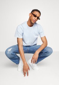 Levi's® 501® LEVI'S®ORIGINAL - Calças de ganga de perna direita - blue denim