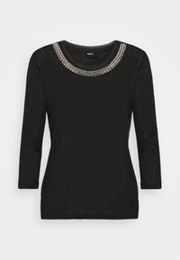 Schwarz langärmliges T-Shirt mit Rundhalsausschnitt, das mit einem dekorativen, metallischen Perlenakzent rund um den Kragen und einem strukturierten Stoff versehen ist.