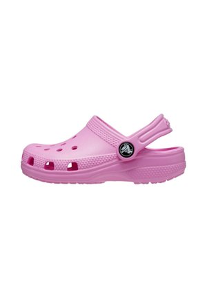 Scarpa stile zoccolo di colore rosa chiaro con fori di ventilazione, cinturino regolabile sul tallone e suola strutturata, mostrata in profilo su sfondo bianco.