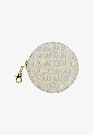 Ronde beige leren muntenportemonnee met een textuur, voorzien van een gouden ritssluiting en een kreeftenhaak, op een witte achtergrond.