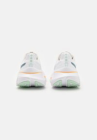 Saucony GUIDE 17 - Katujuoksukengät - white/peel