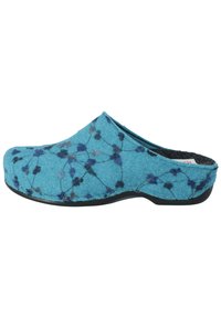 Blaue Filzclogs mit einem dunkelblauen und lila Muster, runder Zehenpartie und schwarzer Gummisohle. Nahtdetails betonen das Oberdesign.