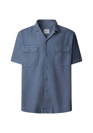 Lühikeste varrukatega sinine nööbitav särk kahe nööpidega rinnataskuga ja laia kraega, valgel taustal.