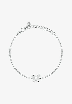 Bracciale a catena d'argento con ciondolo a forma di farfalla con un ritaglio a forma di cuore, chiusura regolabile a moschettone.
