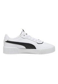 Zapatillas de cuero blanco con una franja negra a lo largo del costado, suela plana, punta redonda y diseño de cordones. Presenta detalles texturizados y un logo.