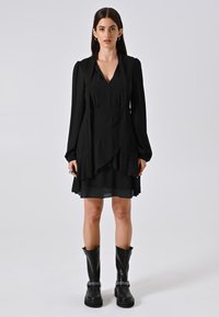 Unausgewählt, black