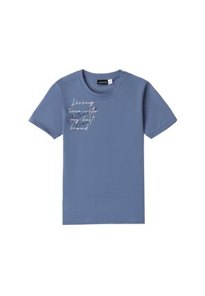 T-shirt di cotone blu con maniche corte e collo rotondo, caratterizzata da testo metallico argentato che recita "Vivere il tempo con il mio miglior marchio."