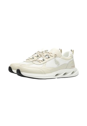 Hellbeige und weiße Sportsneaker mit Mesh-Seiten, Schnürung vorne und dicken weißen Sohlen mit schwarzen Profilakzenten.