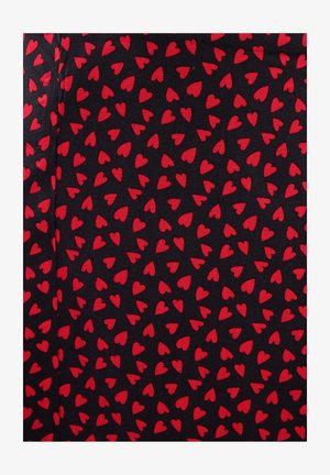 Tela negra con un patrón repetido de pequeños corazones rojos, distribuidos de manera uniforme, con una textura suave.