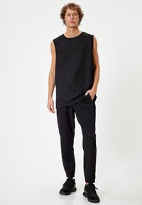 Koton SPORT - Pantalones deportivos - black