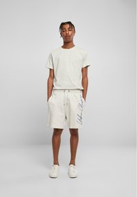 Urban Classics SCRIPT LOGO SWEAT SHORTS - Verryttelyhousut - lightgrey