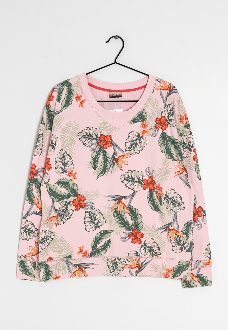 Lyserød sweatshirt med V-hals, prydet med et tropisk blomsterprint af grønne blade og orange blomster, lavet af blødt stof.