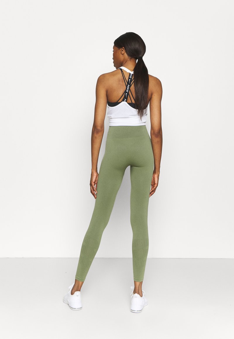Damen Sportbekleidung | Smilodox SEAMLESS LEGGINGS COOL Tights khaki - AQ41477 Damen Sportbekleidung | Smilodox SEAMLESS LEGGINGS COOL Tights khaki - AQ41477