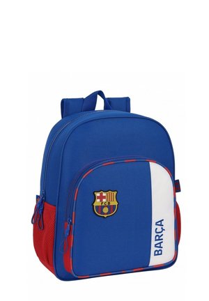 Sac à dos bleu et rouge avec le blason du FC Barcelone et le texte "BARÇA" sur la poche avant, doté de doubles zips et de poches latérales en mesh.