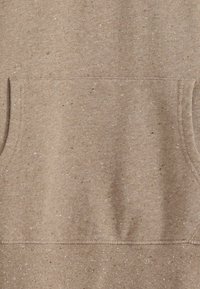 Felpa beige realizzata in tessuto testurizzato con fiocchi di colore, dotata di tasca a marsupio e polsini e orlo a coste.