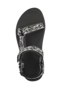 Musta sandaali, jossa on kuvioidut harmaat hihnat, säädettävä mekanismi ja teksturoitu pohja. Ominaisuuksiin kuuluu avoin kärki ja muotoiltu jalkapohja.