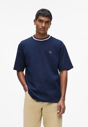 RELAXED IKON STRIPED NECK - Tricou basic - medieval blue
