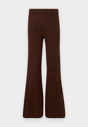 Bruine uitlopende broek van gestructureerde stof, met een hoge taille en een gladde afwerking, en een wijde pijpen silhouet. Geen zichtbare hardware.